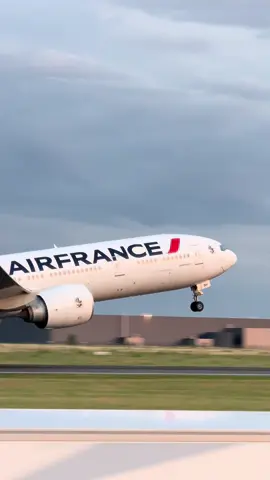 B777-300er D’Airfrance Qui décolle piste 24 d’Orly LFPO#777 #airfrance #fyp #viral #paris #orly 