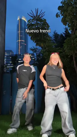 Like y lo bailamos en la cima de ese edificio que está al fondo 🏙️😱