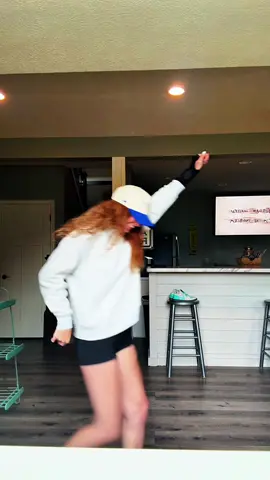 Not the little one two step lol  #justinbieber #daisies #foryou #haileybieber #morganwallen @Justin Bieber 