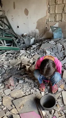 🍉She is still dying during the day without help, and at night because of the bombing. ❤️‍🩹Help our children by donating so they can live🇵🇸Link in bio🙏🏻