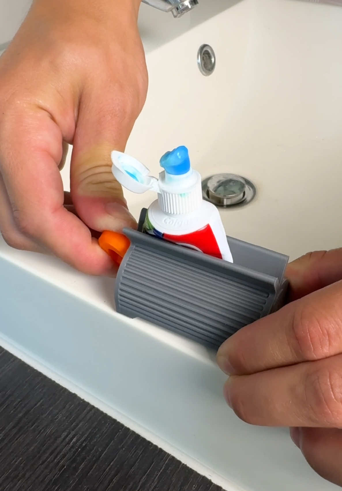 Toothpaste Squeezer🤩#layerworks #tooth #toothpaste #teeth #teethcare #useful #helpful #gadget #3dprinted #3dprinting #3dprinter #bambulab Model number on makerworld: 1255466