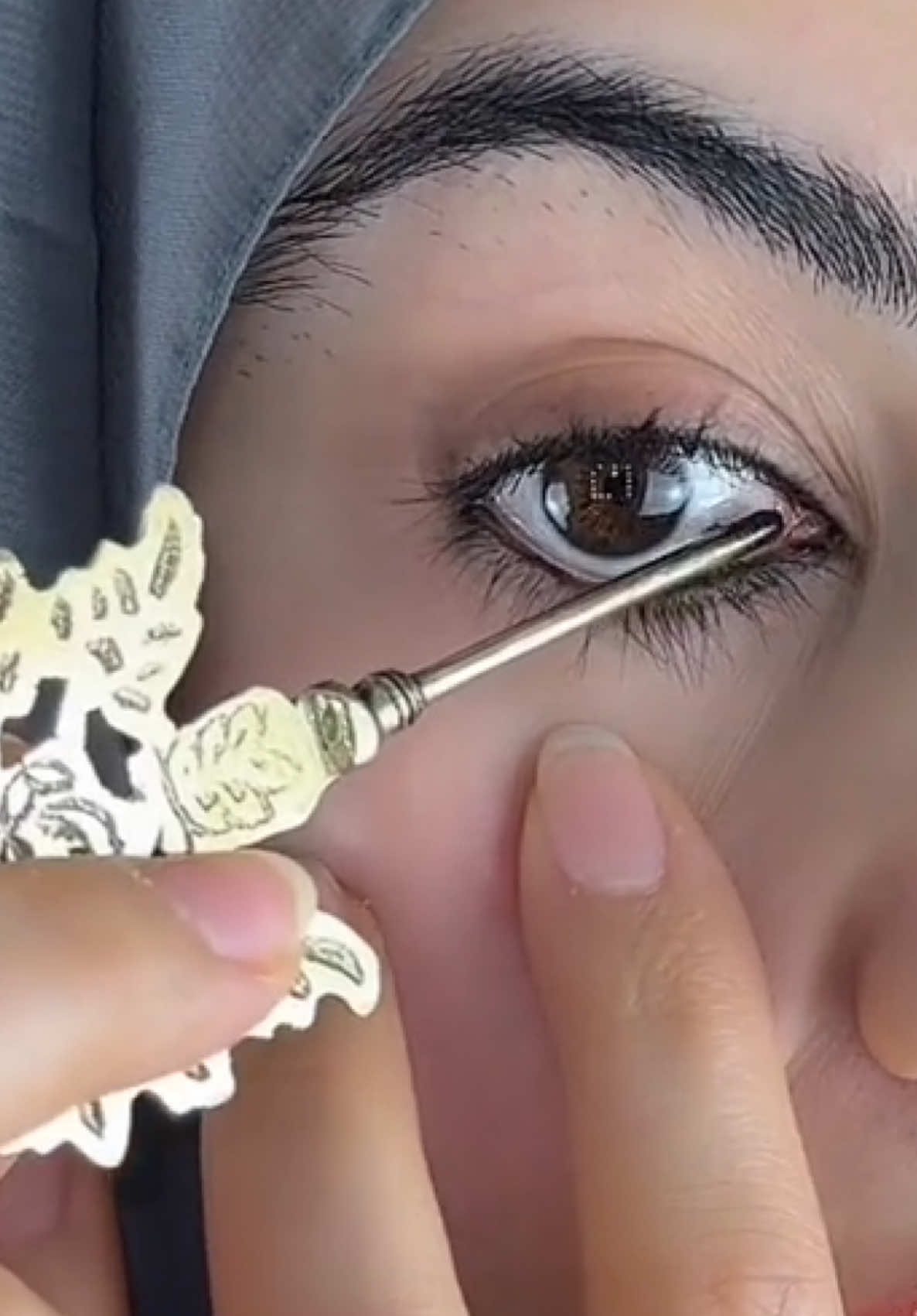 Will it hurt if you get kohl in the eyes? #blinkaria #blinkariakohl #kohl #makeup #beautyhack #kajal #onthisday  @Blinkaria•OG•Kohl•Girl⚜️ 