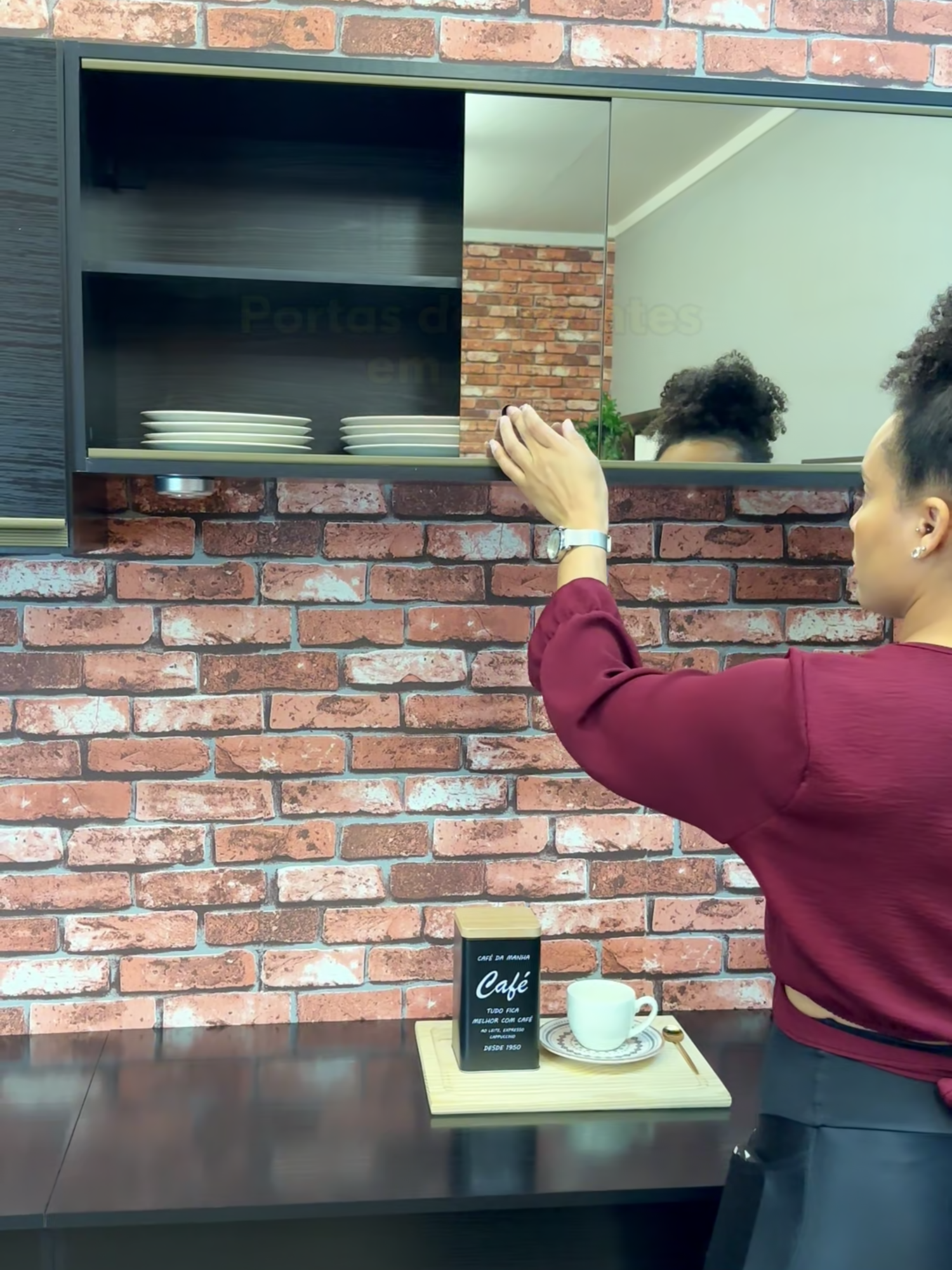 Cozinha linda, prática e com ótimo custo-benefício? A gente tem! 🍽️✨ A Cozinha Completa Veneza vem com 5 peças, tem espaço de sobra, módulo pra forno e micro-ondas e ainda dá pra montar do jeitinho que melhor se adapta ao seu ambiente. 🛒 Corre pro site e garanta a sua! #Multimóveis #CozinhaCompleta #OrganizaçãoComEstilo #CasaBemMontada