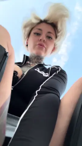 Caught you!   #stare #caught #bikergirl #bikewoman #tattoogirl #indianscoutbobber #bobbergirl #bobbermafia #hatleydavidson #fy #fyp #foryou 