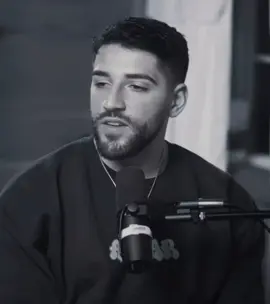 فيديو بعنوان مشاعر كونراد 🥹 هي أول حلقة من بداية المسلسل بشوف منه افعال لما لغى رحلته و ضل عشانها 🩶! #thesummeriturnedpretty #primevideo #explore #podcast 