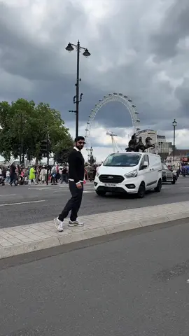 “Wander often, wonder always.” #london 🇬🇧