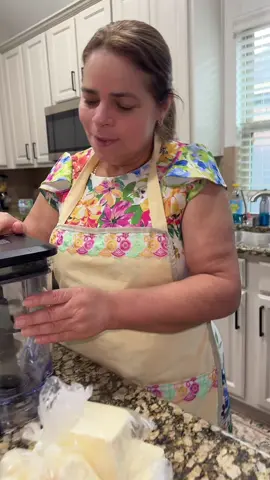 Haciendo unas ricas quesadillas con mi mami 🇸🇻🇸🇻 @lacocinadelupitaa #parati #fyp #trending #quesadillas 