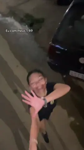 Minha amiga com 2,0 metros de altura 