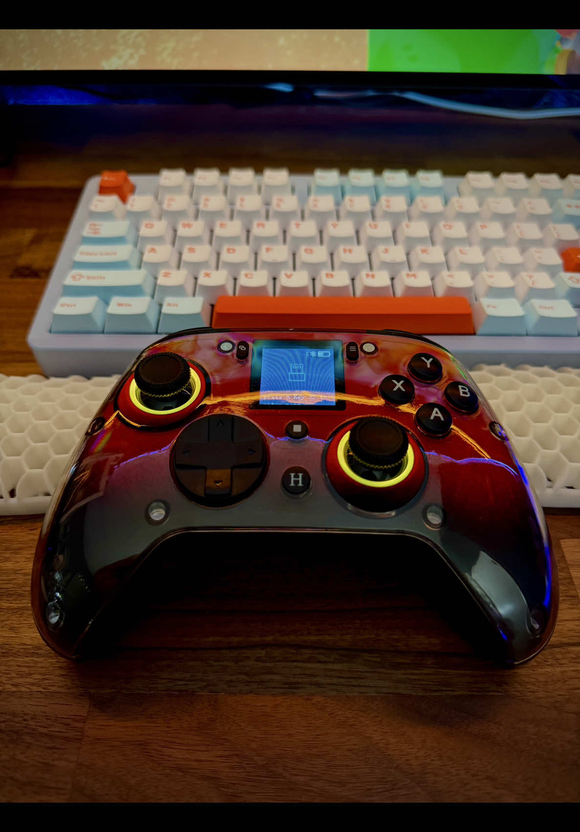 Are screens on controllers, 🎮useful? #screencontroller #pccontroller #switchcontroller #pscontroller #tiktokshop 