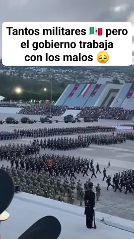 Luz verde y termina con los pollitos de colores 💀 #desfile #militar #ejercitomexicano #infanteriademarina🇲🇽⚓ 