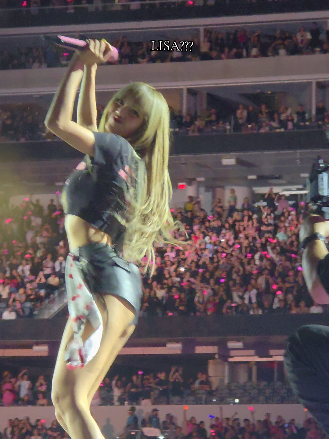 250713 LA who?  @LISA @blackpinkofficial  #LISA #LALISA #BLACKPINK #deadlineworldtour #fyp