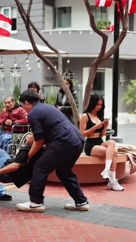 Ser auténtica es tu belleza ♥️ , para mejorarla es con el @Drmattherrera_ @Renzo Ventura👀 #amorsprimeravista #miradas #belleza 