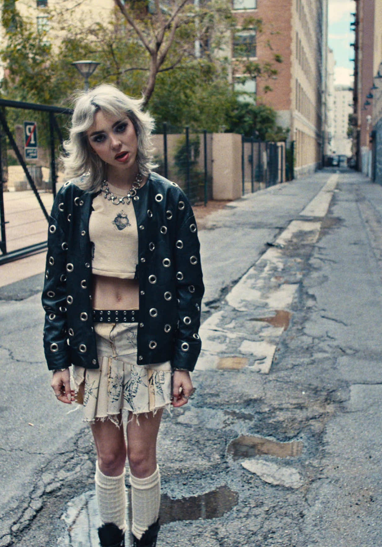 head empty no thoughts… #hyperpop #altpop #fypシ #sophiepowers #2hollis 