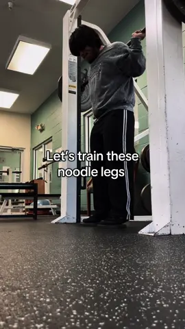 Calm leg day #legday#workout#latino#latina#relatable#gymbro#fyp 