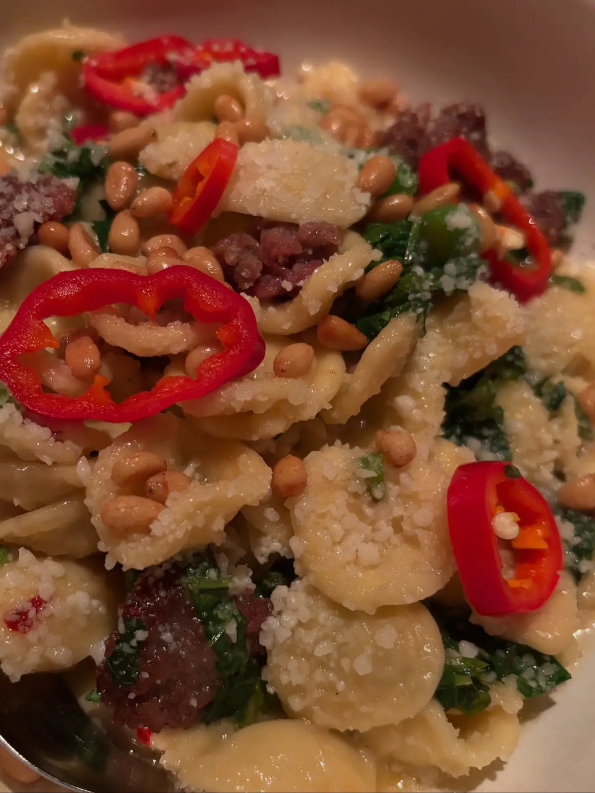 🍝 DAY 40 of posting a photo of my favorite pasta dishes for the rest of the summer and we’re heading to a neighborhood favorite for some good pasta 🦆 This kitchen sink orecchiette dish with Duck sausage, Broccoli Rabe, Pecorino, Pine Nuts and Chilis from @littlemavenrestaurant checks a lot of boxes ✅ 📍New York, NY