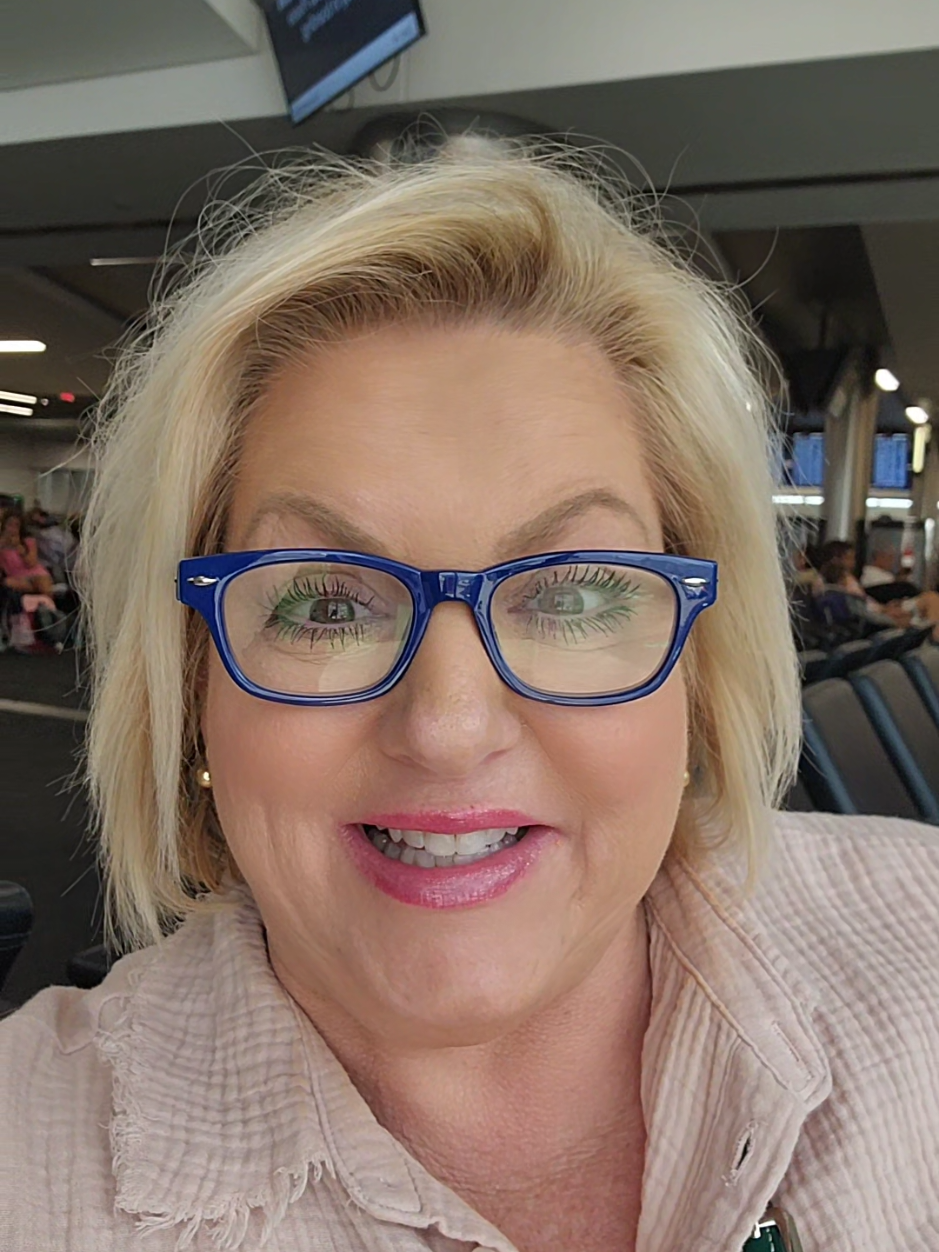 Heading home!!! ❤️❤️❤️ #travel #traveltiktok #airport #traveler #headinghome #travelvlog 