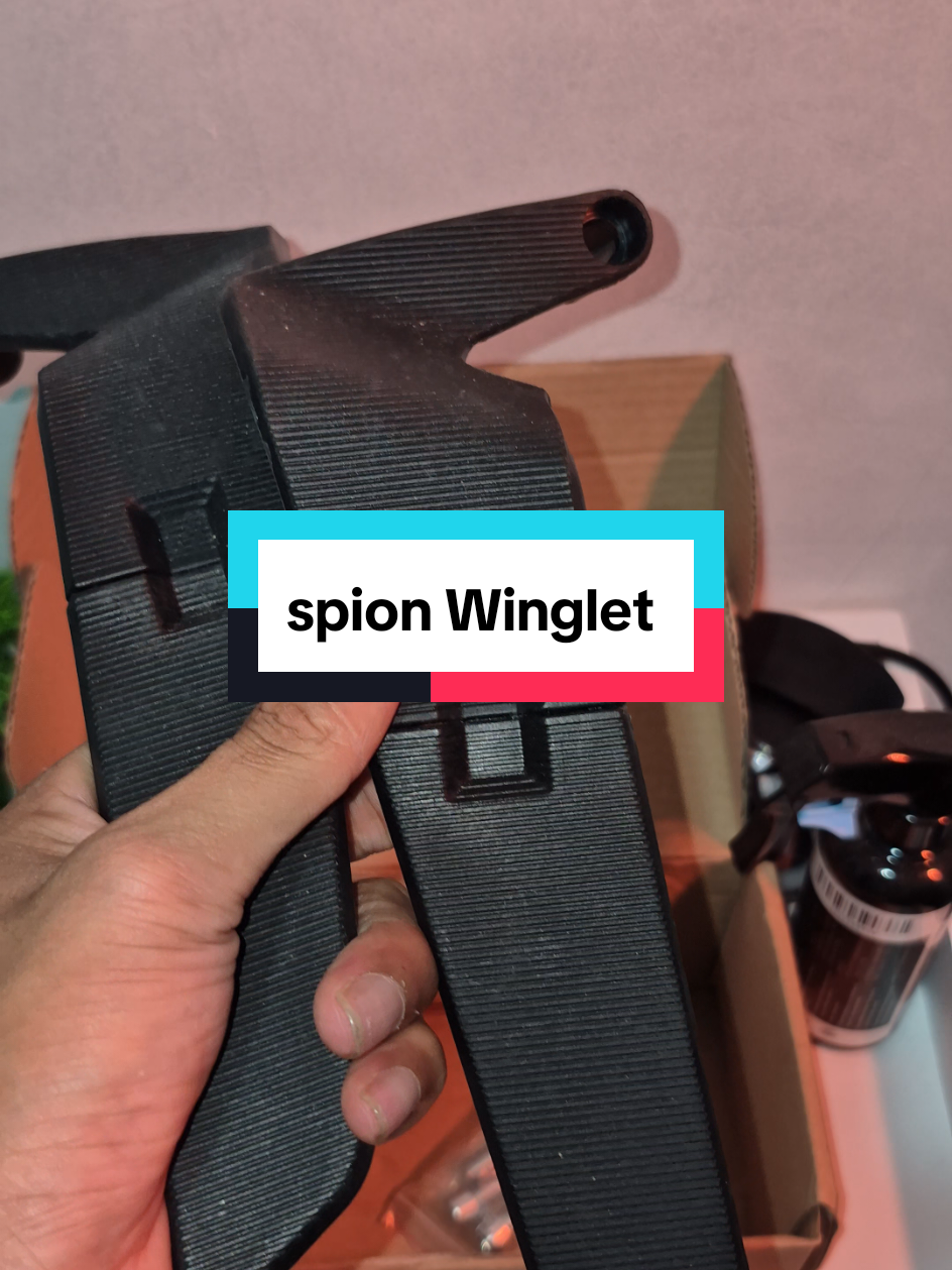 SPION WINGLET UNIVERSAL - FORNEX 🔥 Buat motormu makin sporty dan elegan dengan spion model winglet dari FORNEX! ✅ Desain modern & aerodinamis ✅ Motif bergaris, tampak mewah ✅ PNP - Plug and Play, tanpa ribet pasang ✅ Free Baut! Siap Pasang! Cocok untuk: NMAX, PCX, Vario, Beat, Aerox, dan motor lainnya! ✨ Harga terjangkau cuma Rp69.999 aja! #spion #spionkeren #SpionWinglet 