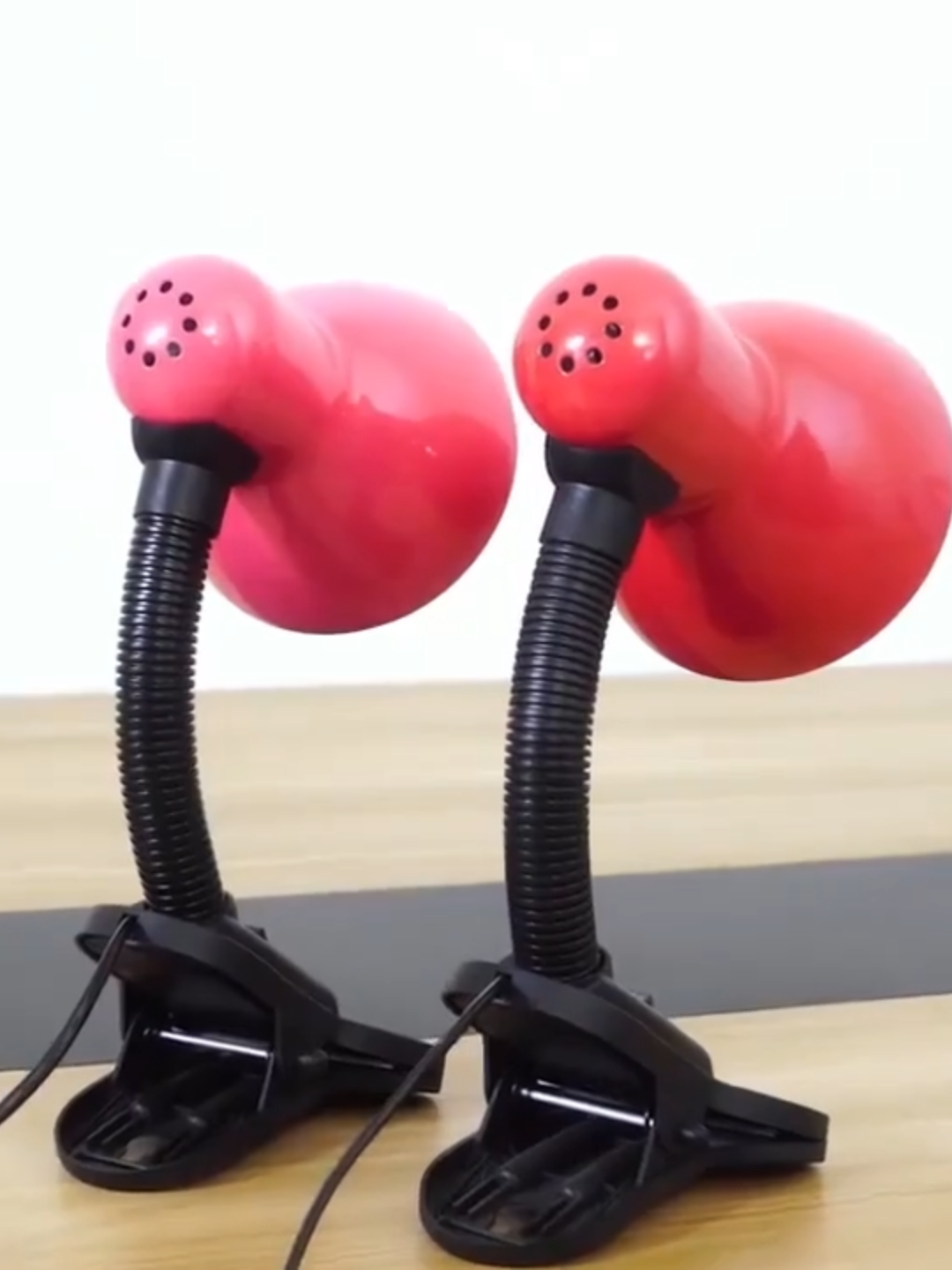 Luminaria De Mesa Com Garra Presilha Bivolt Leitura Estante Quarto Maquiagem Manicure, maquiagem, automaquiagem, estudantes, profissionais liberais, etc., por apenas R$22,50.  LINK https://s.shopee.com.br/AA6cQ6ntEW  #luminaria #luminariaquarto #luminariaestudo #luminariamanicure #luminariamesa #luminariaestudo #ofertashopee #shopeeofertas #luminarianails