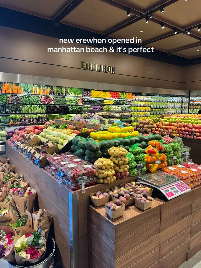 they could never make me hate u, @Erewhon 🫶🏼 got the Perfect Amino Chocolate Revival smoothie today bc I wasn't feeling their new seasonal one or the hailey bieber one. not bad but not my fave! still obsessed with this new location tho 🌴✨ #erewhon #erewhonsmoothie #manhattanbeach #socal #erewhonmarket 