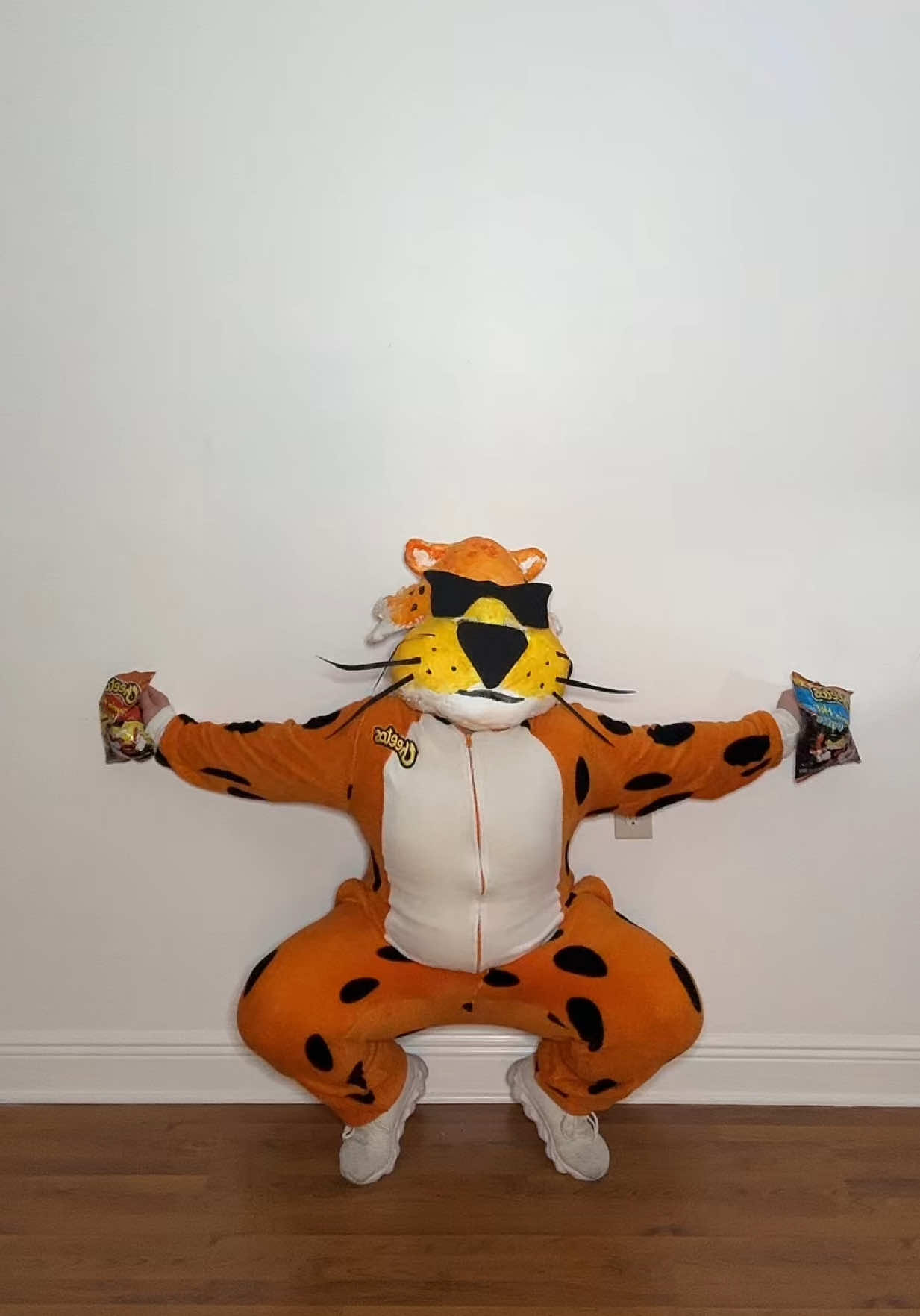 Pop yo Cheetussy like this 💅🐯🧀 #chestercheetah #cheetos #chestercheetahcosplay #hotcheetos #cosplay #costume #makeup #foryoupage #fyp #fypシ #fypシ゚viral #fyppppppppppppppppppppppp #viral #trending 