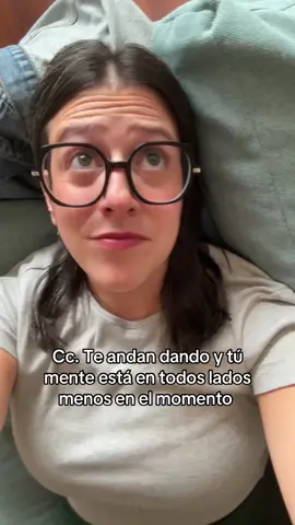 Usar tus sentidos para estar en el presente te puede ayudar a conectar, pa que dejes de pensar en el ketchup 🤣🤣🤣