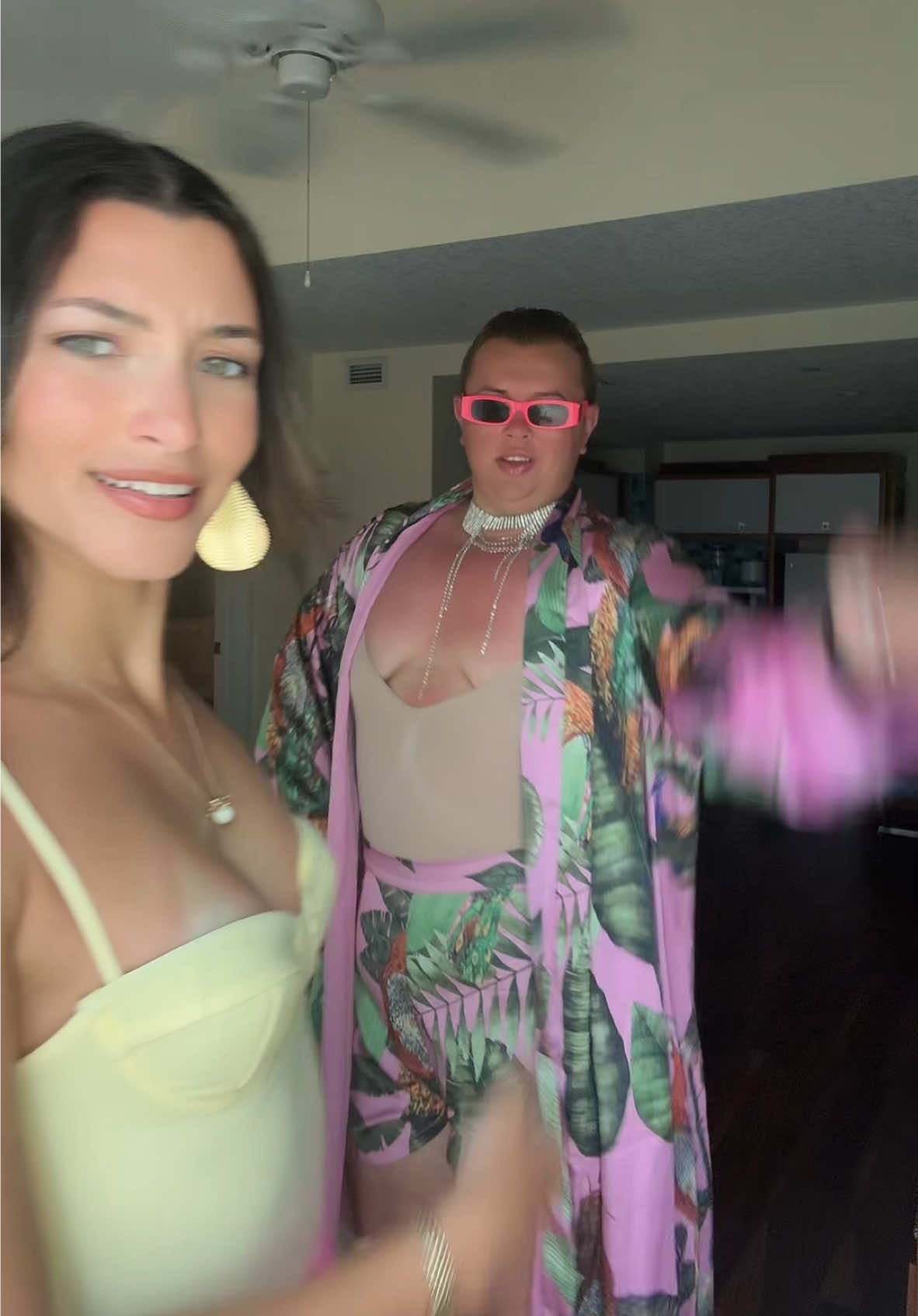 wait I love this 😭😭😭 #fypシ゚viral #vacay #besties 