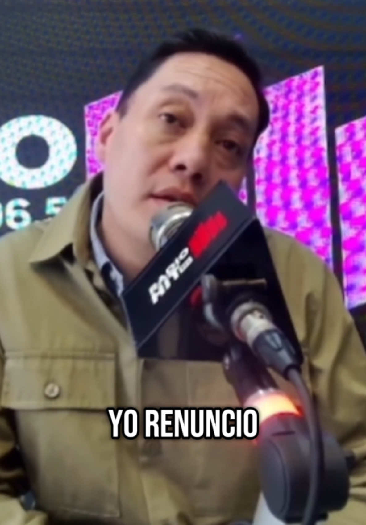 🌳💸 “Prometió que renunciaría si le demostraban el sobreprecio… Y le demostraron. Ahora esperamos sentados… bajo la sombra de los árboles más caros de Cuenca.” Porque a veces las raíces del problema no están en el parque… …sino en el Municipio. #Renunci#RenunciaNomáss#ÁrbolesDeOror#SobreprecioVerdeN#CuencaNoSeCallac#PolíticaEcuatorianaasEnMano
