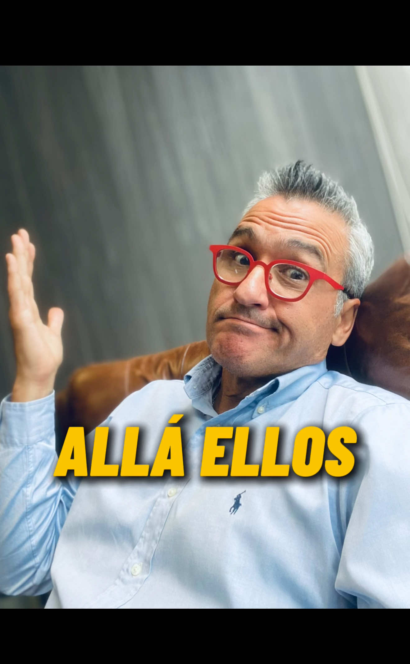 ALLÁ ELLOS… ¿Has sentido alguna vez que tu proceso de crecimiento personal provoca cambios en ti que no todos comprenden?  Cuando decides iniciar tu viaje de transformación interior, vas a recorrer caminos inexplorados, que te impulsarán a forjar una versión mejorada de ti mismo.  A lo largo de esta travesía, algunos aplaudirán tus avances y te apoyarán, mientras que otros se sentirán incómodos e intimidados con tu transformación. Lo importante es que en vez de  prestar atención a las críticas o juicios, te enfoques en nutrir tu amor propio y en tu crecimiento.  Aquellos que no entiendan tu proceso probablemente no estén listos para emprender el suyo propio.  Pero a pesar de ello, mantén el enfoque en ti, sigue aprendiendo, y conviértete en la mejor versión de ti mismo. La vida es un viaje de autodescubrimiento, y cada paso te acerca más a la persona que deseas ser. ¡Dale Que Tú Puedes! 😉👉🏼   #DQTP  #DaleQueTuPuedes #LuisVictor #CrecimientoPersonal #TransformaciónInterior #AmorPropio #SuperaciónPersonal #Autodescubrimiento #Reflexión #lentesrojos #DesarrolloPersonal #Reflexiona #TúMismo #Evolución #CaminoDeVida #Aceptación #CambioInterior #pt #p#pt1parati #Fy #TransformacionPersonal