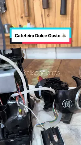☕️ Cafeteira Dolce Gusto: Problemas E Soluções! 🚨SIGAM a PÁGINA para + DICAS🚨 ➡️ Deixe sua DÚVIDA nos COMENTÁRIOS ⬇️ 🚨Para mais VÍDEOS como esse, VOCÊ encontra em nosso Canal no YouTube ➡️AlisonEletros⬅️  🔴INSCREVA-SE LÁ🔴 #dolcegusto #cafeteira #dicas #solucoes #DIY #tutorial #foryou #vaiprofycaramba 