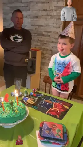 This kid😭💀 #fyp #birthdaycake #falling #viralllllll 