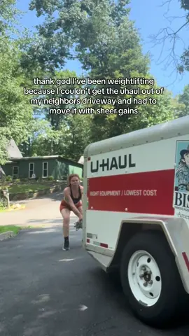 hehe please don’t ask how it got there I’ll cry  #gym #lifting #weightlifting #womengym #weighttrainingforwomen 