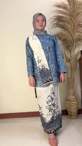 Rekomendasi set kebaya janggan denim #promoseruweekend #ootdkondangan #ootdwisuda #wibgajian #rok #OOTD #rokbatik 