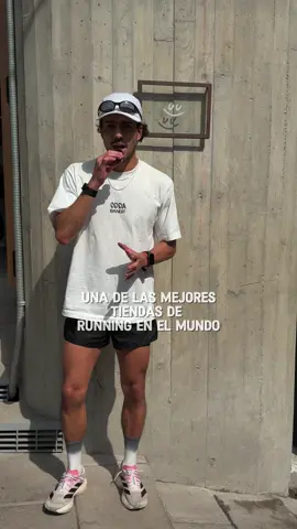 METTA RUNNING HOUSE  Una tienda especializada en running, aquí encontrarás ropa, tenis, accesorios y suplementacion para este deporte, además de un restaurante para tomar un café y desayunar después de correr.  Definitivamente un must si eres runner y vives o estás de viaje por la Cuidad de México.  #Running #runner #fashion #mexicocity 