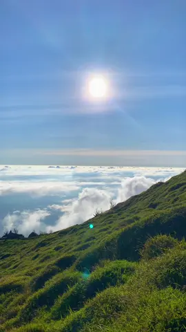 30 Juli full cerahh #merbabumountain #merbabuthekelan #merbabu3142mdpl #watugubugmerbabu 