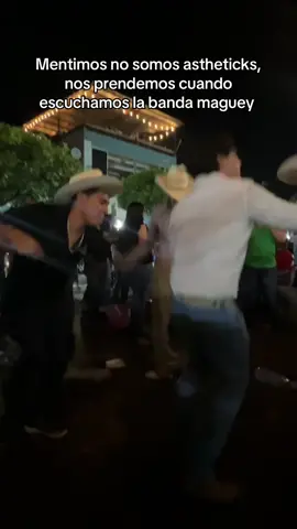 No nos preocupamos por ambiente, nosotros lo ponemos #fyp #follow #foryoupage❤️❤️ #ambiente #amigos #baile #musica #banda #bandamaguey @Banda Maguey Oficial 