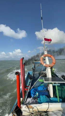 Hanya menang asap🤣#fyp #bangkabelitung #fyppppppppppppppppppppppp #storypelaut #nelayan #pagae 