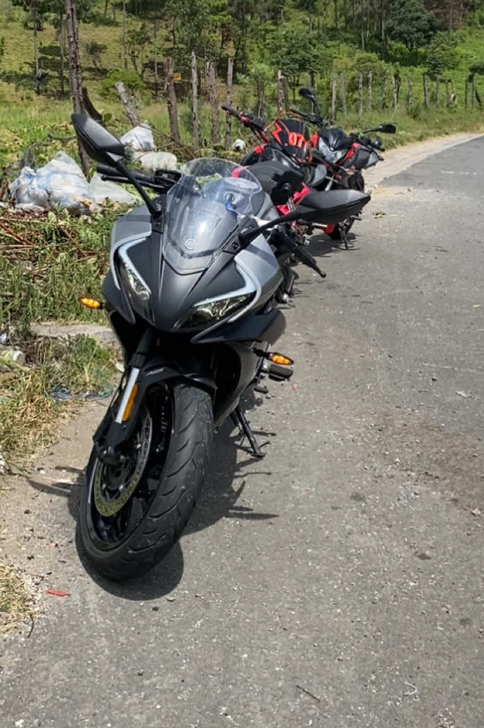 #baikers🔥🏍️ #baiker #baikerguatemala #gustemala🇬🇹 #guatemalaviral🇬🇹 #famosostiktok #cfmoto450sr #viral #mt09 #viral #chapin #familiacfmoto 