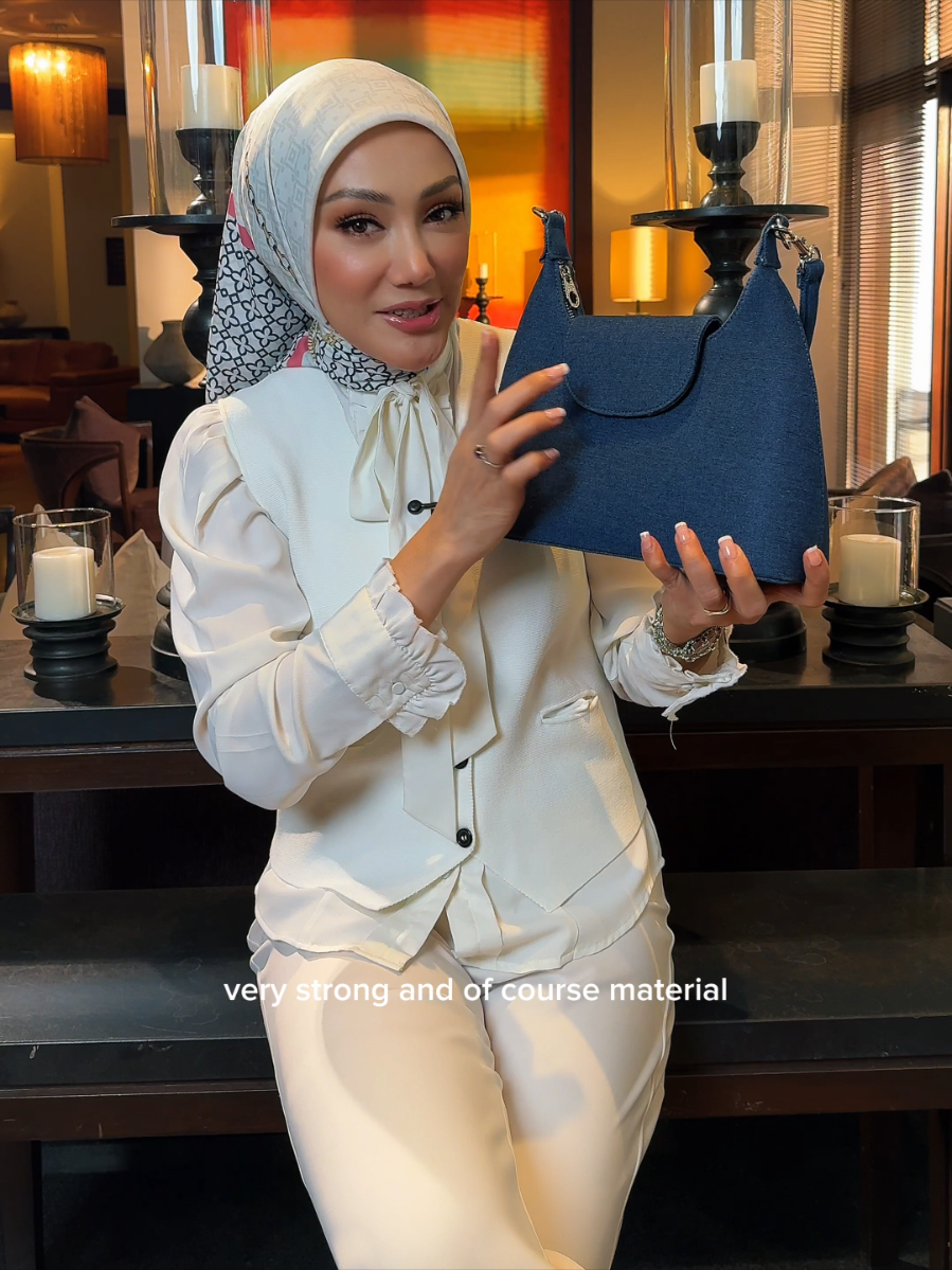 From casual days, to classy slays 😍 Denim Bag fits all vibes!🩷 ✅️Open PO, with b00king Rm30 ✅️ETA 25 August wacabi saya okie..  kosong12 4699397 #denimbag #sammadenim #resellerbagpapalaris #leaderpapalaris #aliffsyukri 