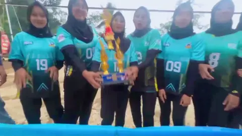 Alhamdulillah. Terimakasih untuk seluruh warga & official yg sudah mendukung team bola volly kami. semoga dukungan kalian menjadi motivasi buat kami agar lebih kompak & lebih maju lagi.💪💪💪 #cihanjuangpride #gapuracup #cinematicvideo #turnamentvolly #vollyballputra #vollyballputri #vollyball #volly #foryoupage #fyp #fyppppppppppppppppppppppp #fypシ゚ #champions #juara 