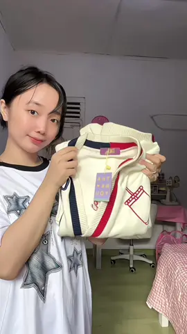 Cardigan unik bgd #cardigan #cardiganoversize #cardiganbasic #knitwear #oversizebasic #inspo #outfitinspo #outfitideas #outfitinspiration 