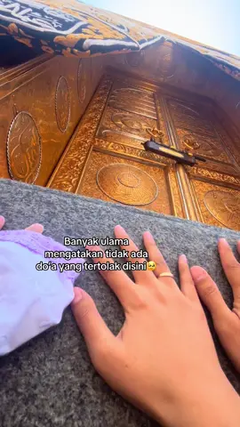 Gapernah nyangka bisa nembus sampai multazam😭 ditempat paling mustajab ini #mekkah🕋🕋🕋 #mekkah #multazammekkah #pintukabah #tempatmustajabdoa #masjidilharam 