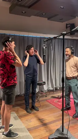 Si escuchan nuestro nuevo disco con atención, podrán descubrir en qué canción aparece este trío de ranas 🐸🐸🐸  🚪“Puertas” está disponible en todas las plataformas. Vayan a escucharlo! 😉 #CuartetodeNos #CuartetoReferencia #Puertas #ElCuartetodeNos #rockenespañol #MusicaLatina #NewMusic #NuevaMusica #SongOfTheSummer 