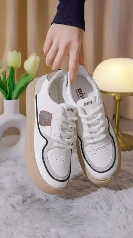 #sneakers #sepatusneaker #sneakerswanita #sepatu 