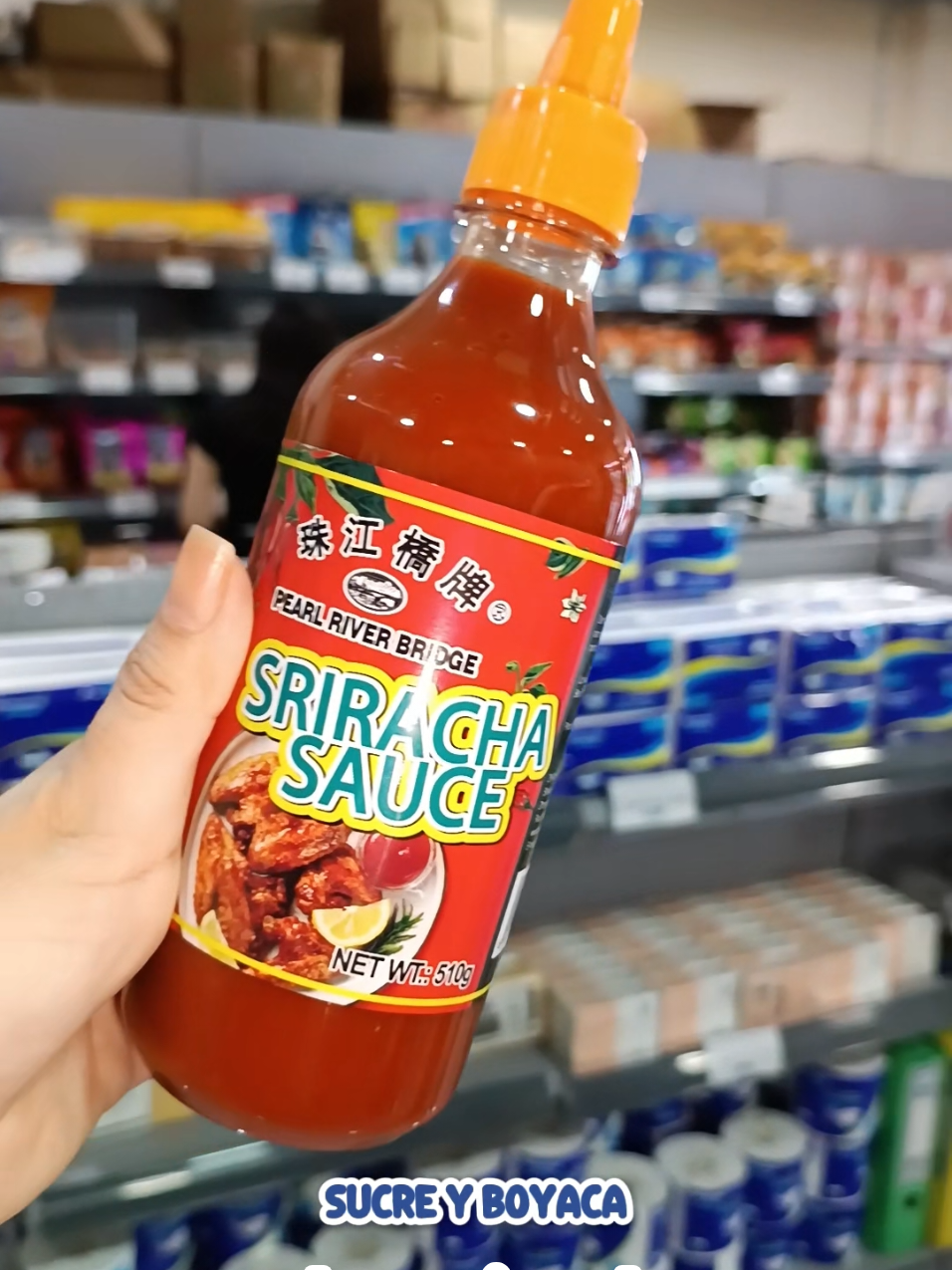 🤗 La salsa sriracha la vas a encontrar aquí en Ikes 😍  📍 Te esperamos en Boyacá y Sucre local esquinero ✨  . . . #ikes #salsasriracha #productosasiaticos #tiendaasiatica 