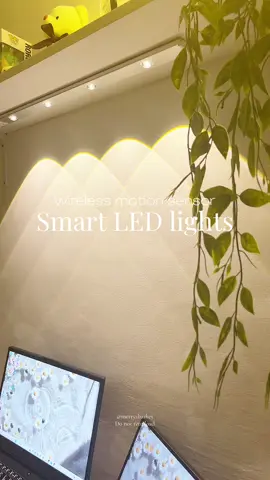 This is a 60cm rechargeable wireless motion sensor smart LED lights with remote. So useful and aesthetically pleasing as well. Great for accenting the wall and lighting up the space! #motionsensor #motionsensorlights #ledlights #rechargeable #lamp #lights #rechargeablelamp #fyp #desksetup #deskorganization #cabinetlight 