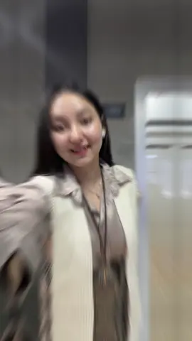 #CapCut #ootdkantor #OOTD #fashion #agustus #fyp #tiktok #style #surabaya #anakjaksel siapa yg kangen sih..nih jerawat lumayan meresahkan 