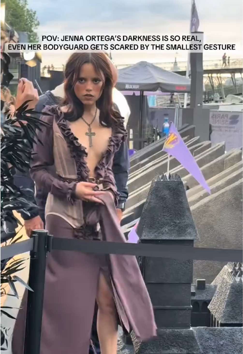 POV: JENNA ORTEGA’S DARKNESS IS SO REAL, EVEN HER BODYGUARD GETS SCARED BY THE SMALLEST GESTURE #jennaortega #wednesday #saison2 #netflix 
