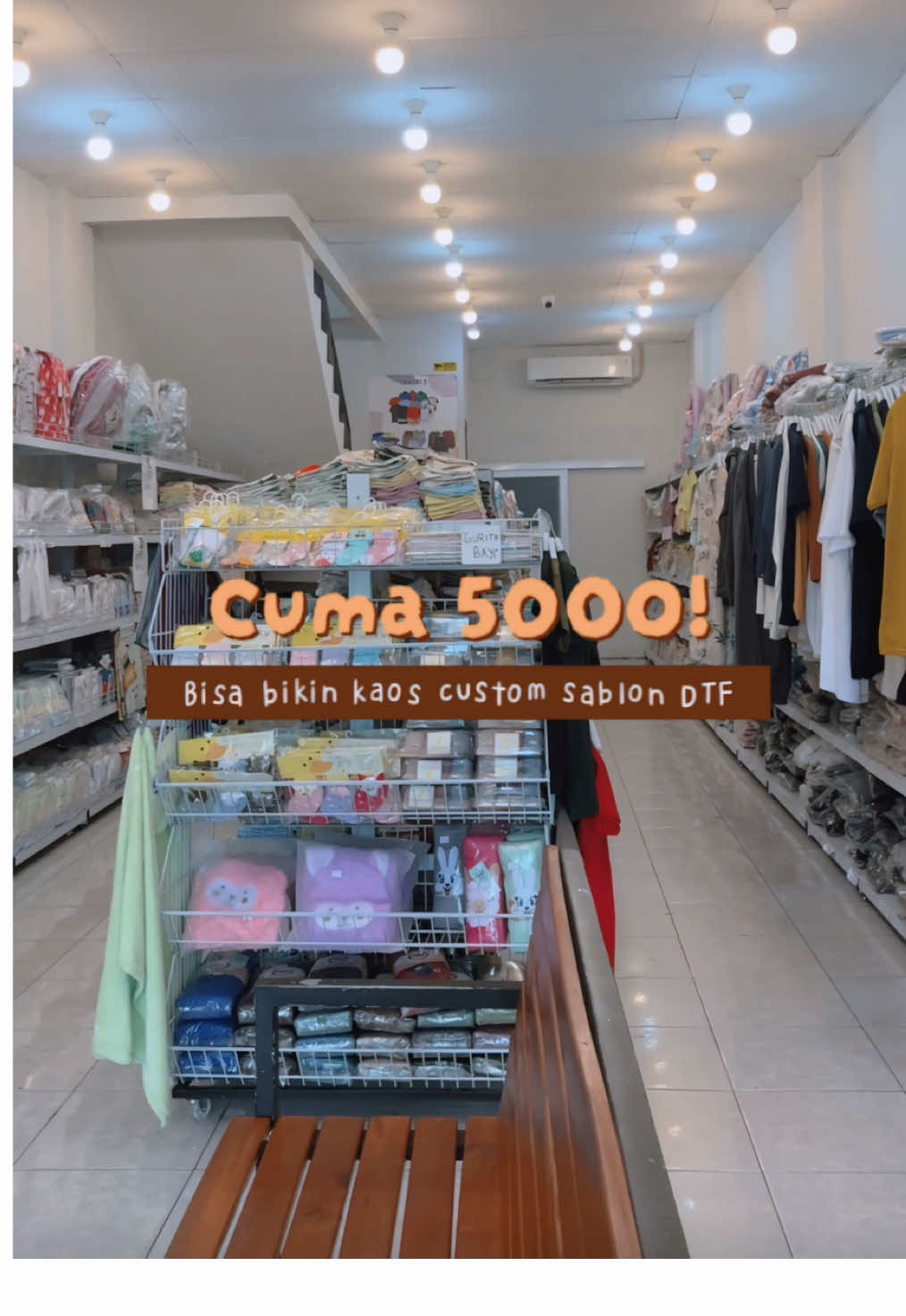 Hai hai! Buat yang lagi cari baju, perlengkapan anak atau baju custom sablon bisa banget loh disini. Disini menjual perlengkapan anak sampai ke baju custom sablon dengan harga kiloan. Baju-baju disini sudah berlabel SNI dan berbahan katun jadi udah pasti halus, lembut, dan nyaman dipakai. Disini juga lagi banyak promo menarik loh. Cabangnya juga udah ada banyak di Jabodetabek, jadi langsung aja mampir kesini yuk @Rumah Katun Bekasi ❤️ Kunjungi Cabang Rumah Katun: 📍rumah katun harapan indah 📍rumah katun grand wisata 📍rumah katun summarecon 📍rumah katun kota wisata 📍rumah katun sawangan depok 📍rumah katun cibinong #rumahkatun #rumahkatuncibinong