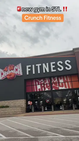 I’m trading in my pricey lifetime fitness membership for one at @Crunch Fitness for sureeeee… has anyone done #redlighttherapy before? I’m intrigued… not many STL gyms have a sauna so I was happy 🫶🏾🙏🏾 #stlouisgym #stlgyms #stlfitness #stlouis #crunchfitness #GymTok #gymtour 