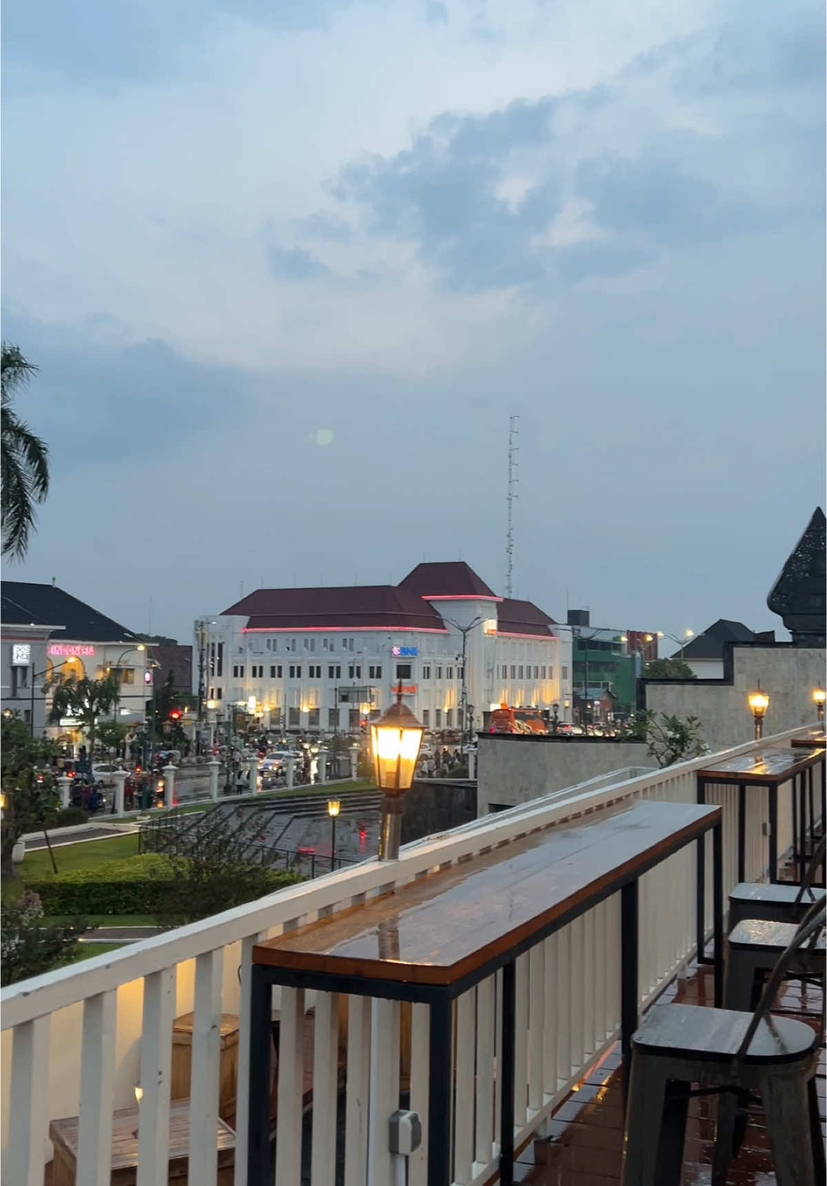 view “titik nol yogyakarta” dari benteng vredeburg #yogyakarta #titiknoljogja #malioboro #bentengvredeburg #view #masyaallah #fyp #xybca 